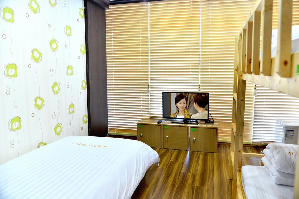 Seom Guesthouse Сеогвипо Екстериор снимка