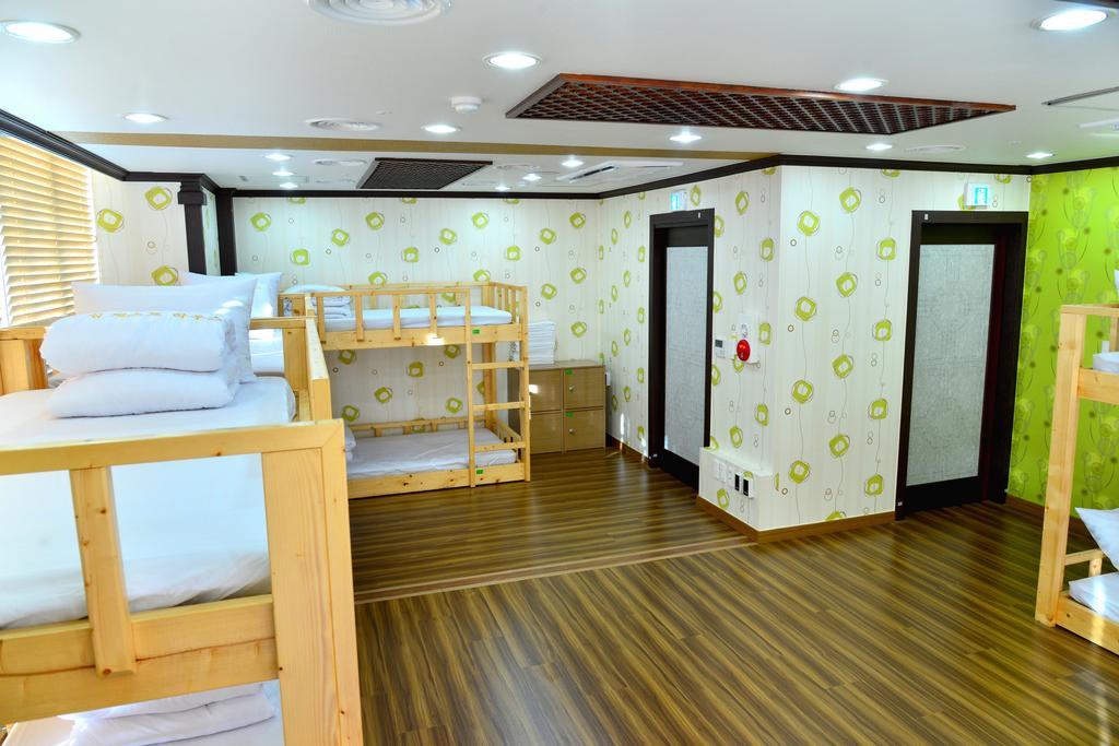 Seom Guesthouse Сеогвипо Екстериор снимка