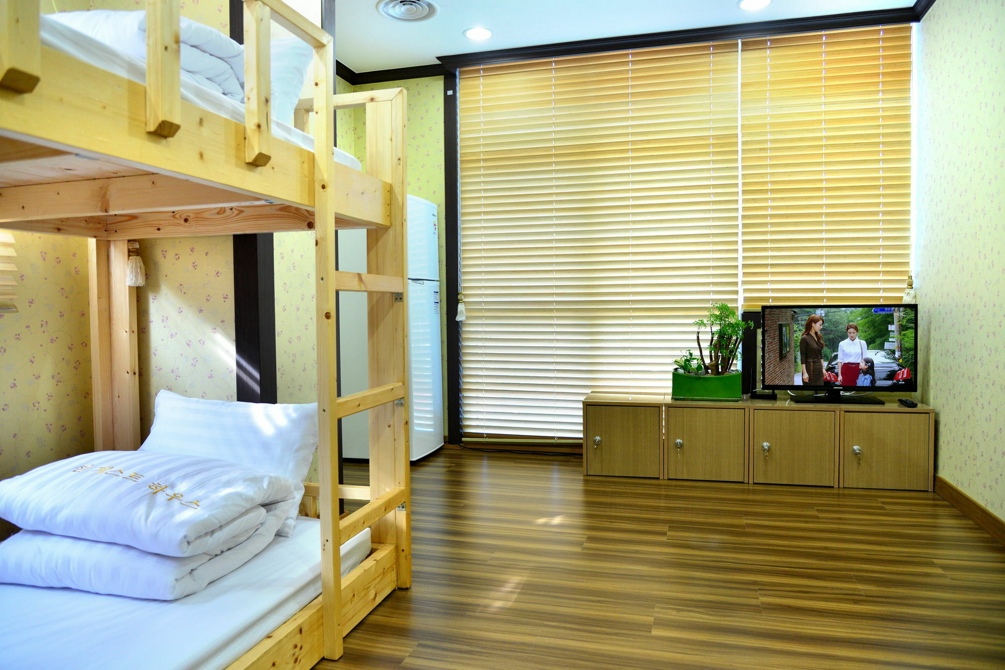 Seom Guesthouse Сеогвипо Екстериор снимка