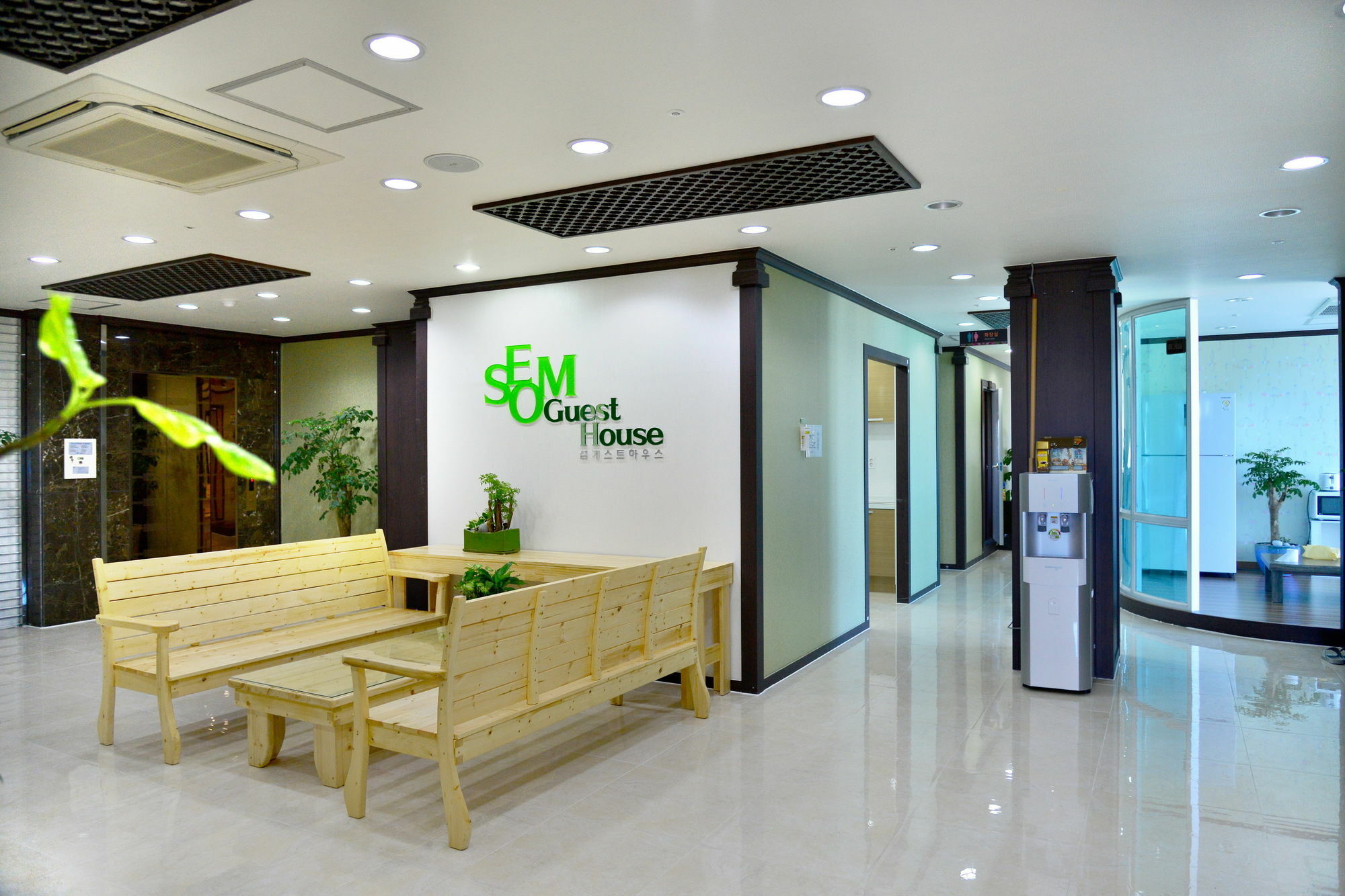 Seom Guesthouse Сеогвипо Екстериор снимка