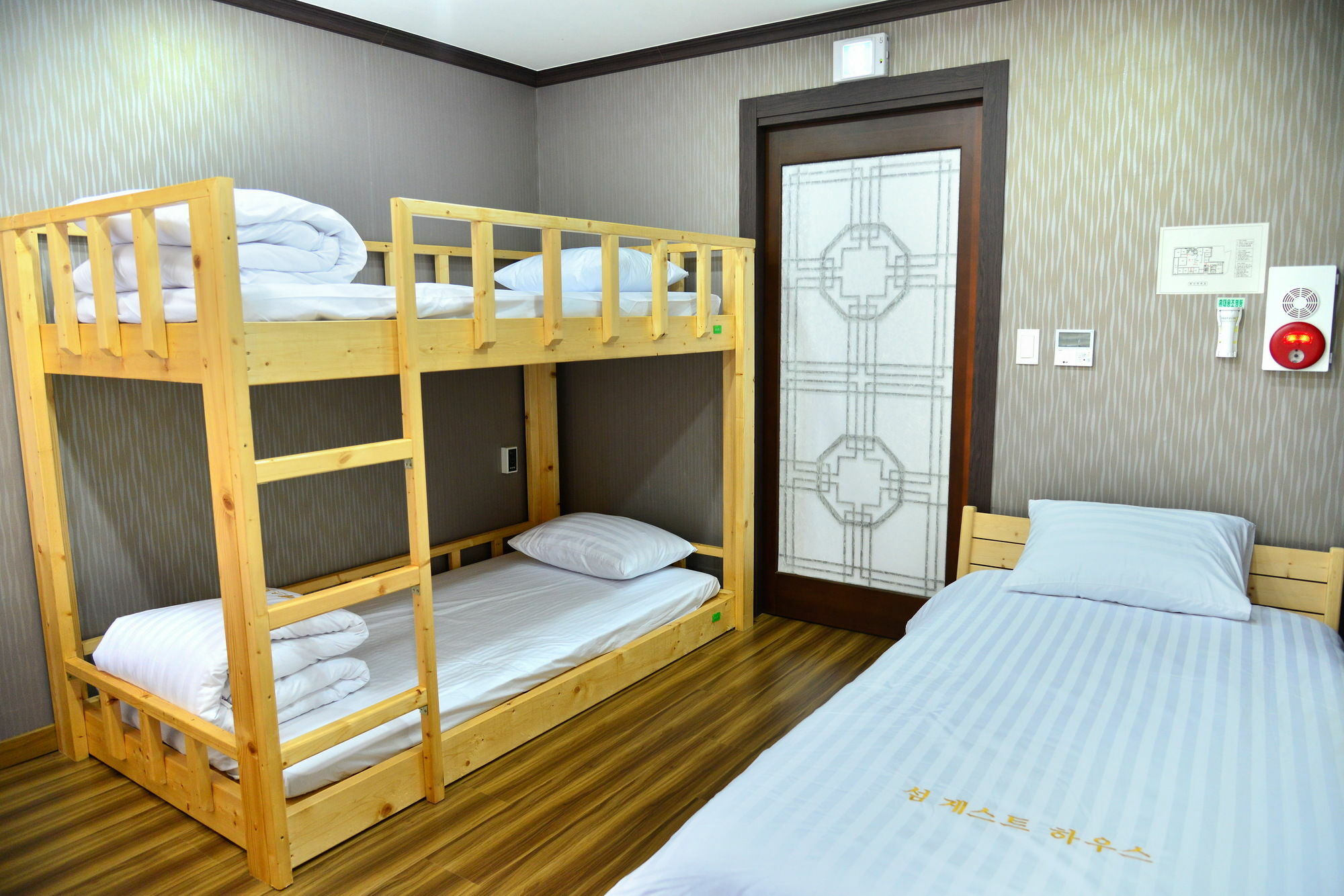 Seom Guesthouse Сеогвипо Екстериор снимка